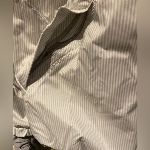 Lululemon Run Jacket - White, Lined with hood and a ton of pockets - size 8 - Picture 10 of 15